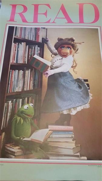 READ POSTER-Miss PIGGY
